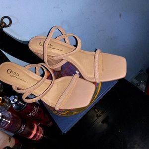 FASHION NOVA SIZE 8 / 8 1/2 HEELS NEVER WORN